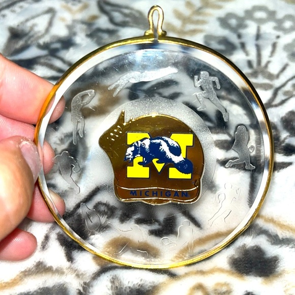 Hallmark Keepsake 2000 Univ. of Michigan Ornament - Picture 2 of 2